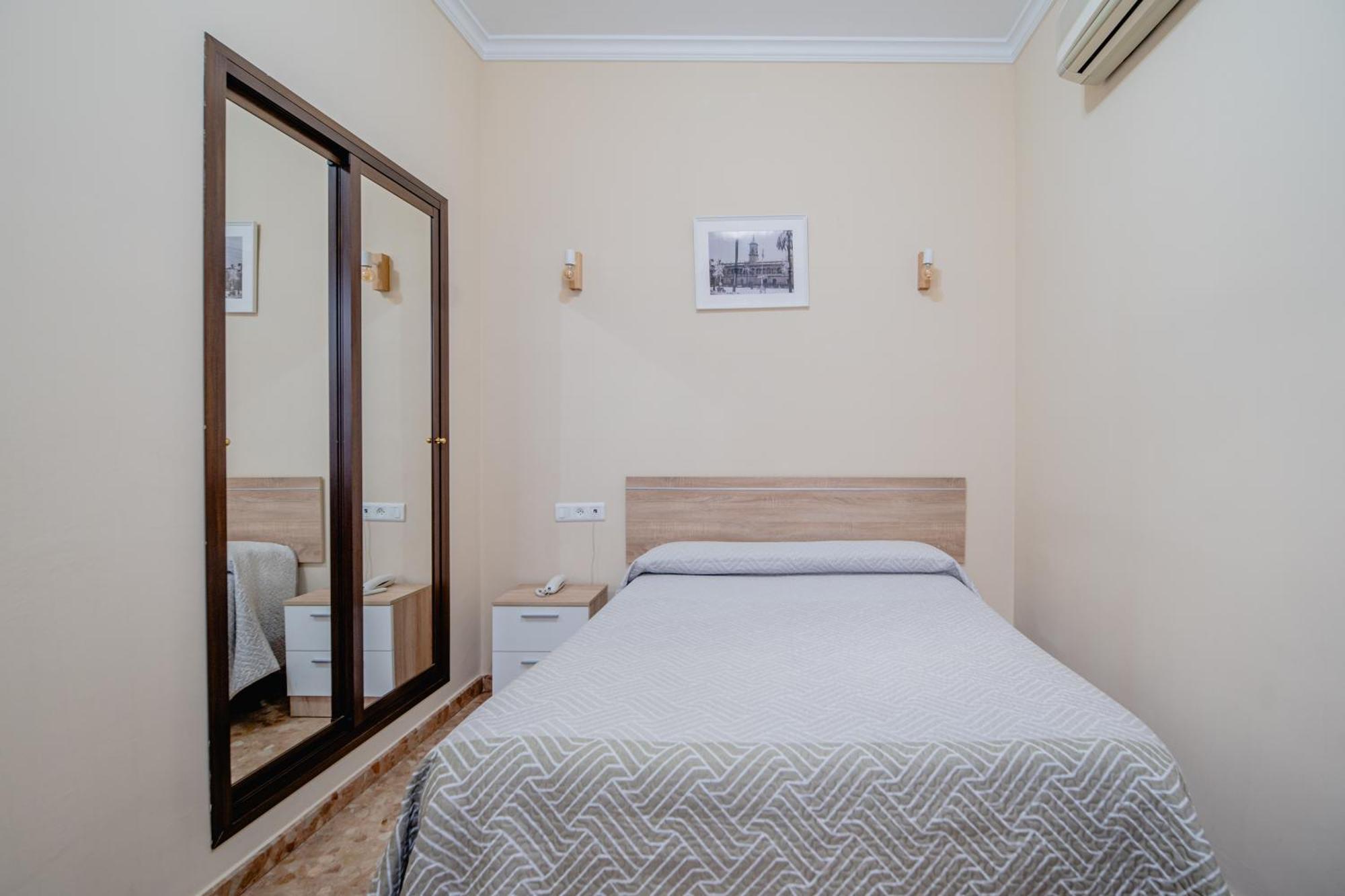 Hotel Chamizo El Arahal Luaran gambar