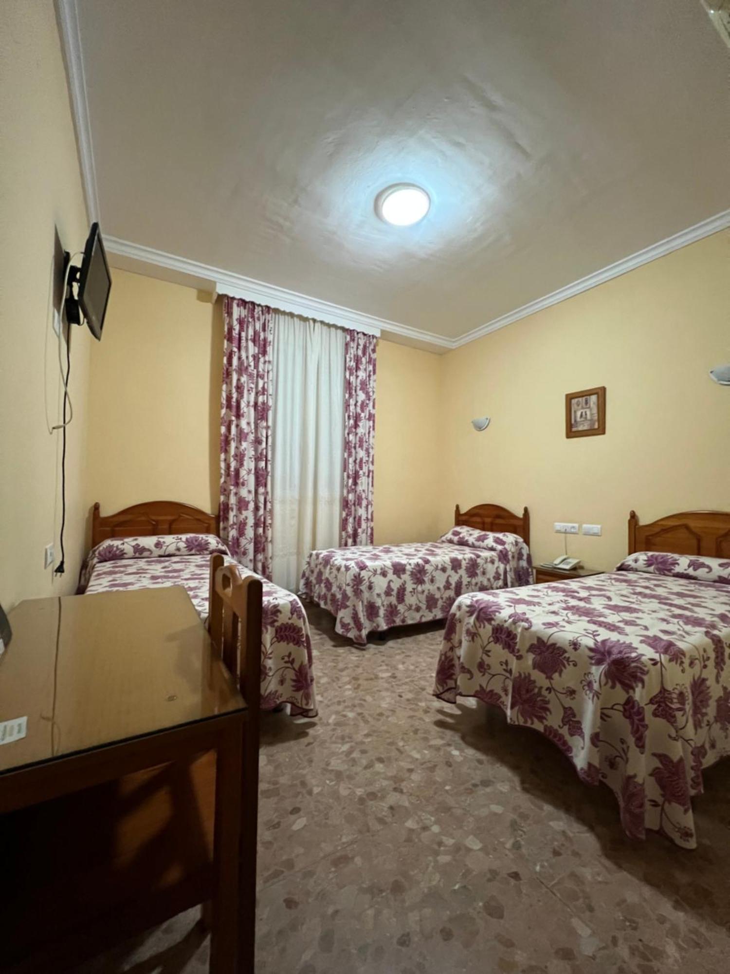 Hotel Chamizo El Arahal Luaran gambar
