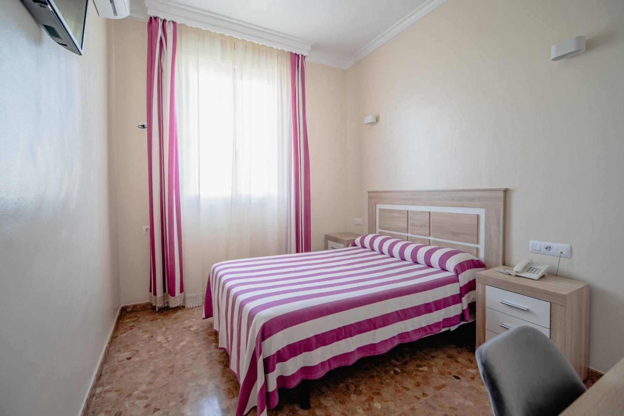 Hotel Chamizo El Arahal Luaran gambar