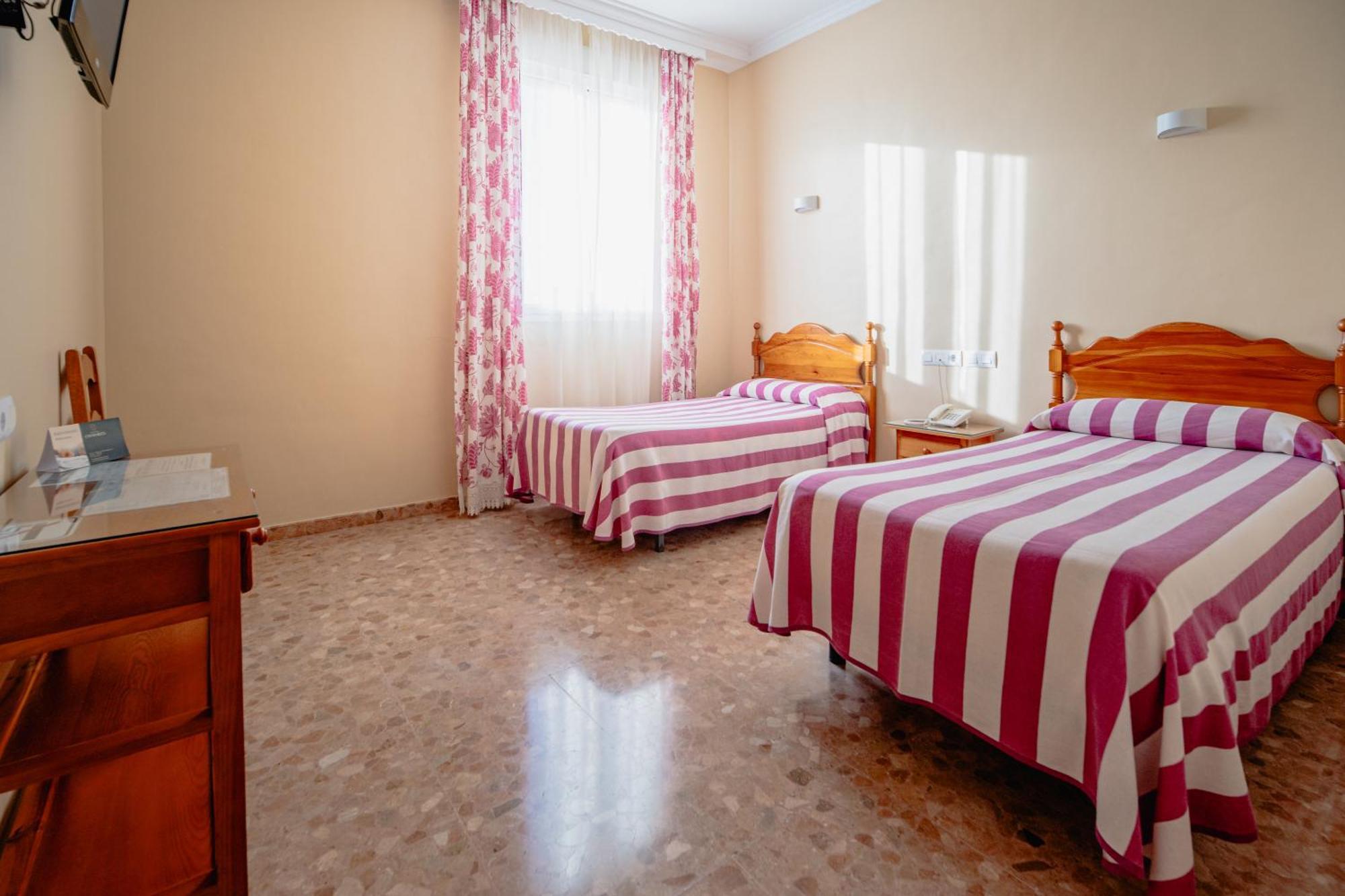 Hotel Chamizo El Arahal Luaran gambar
