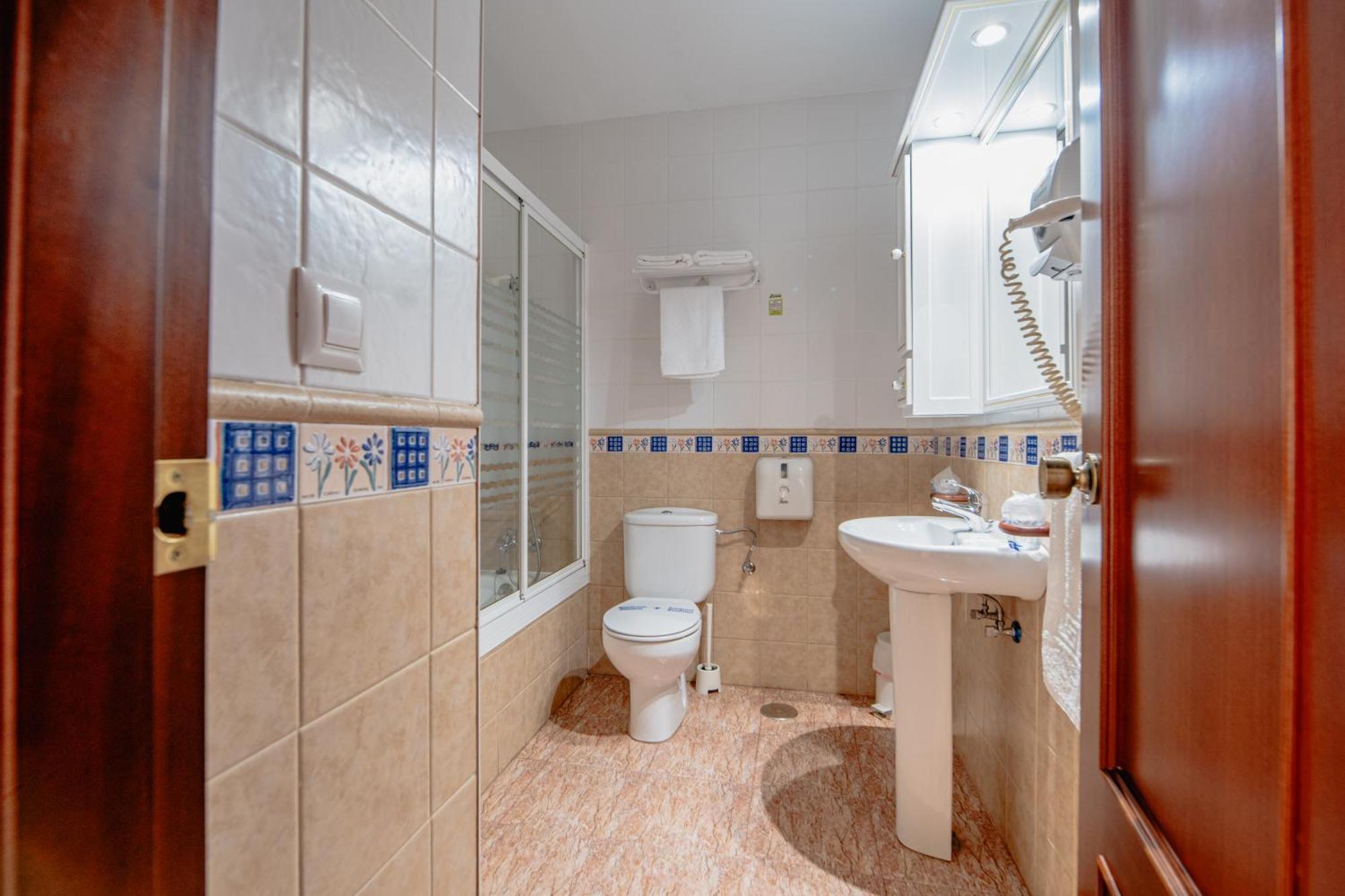 Hotel Chamizo El Arahal Luaran gambar