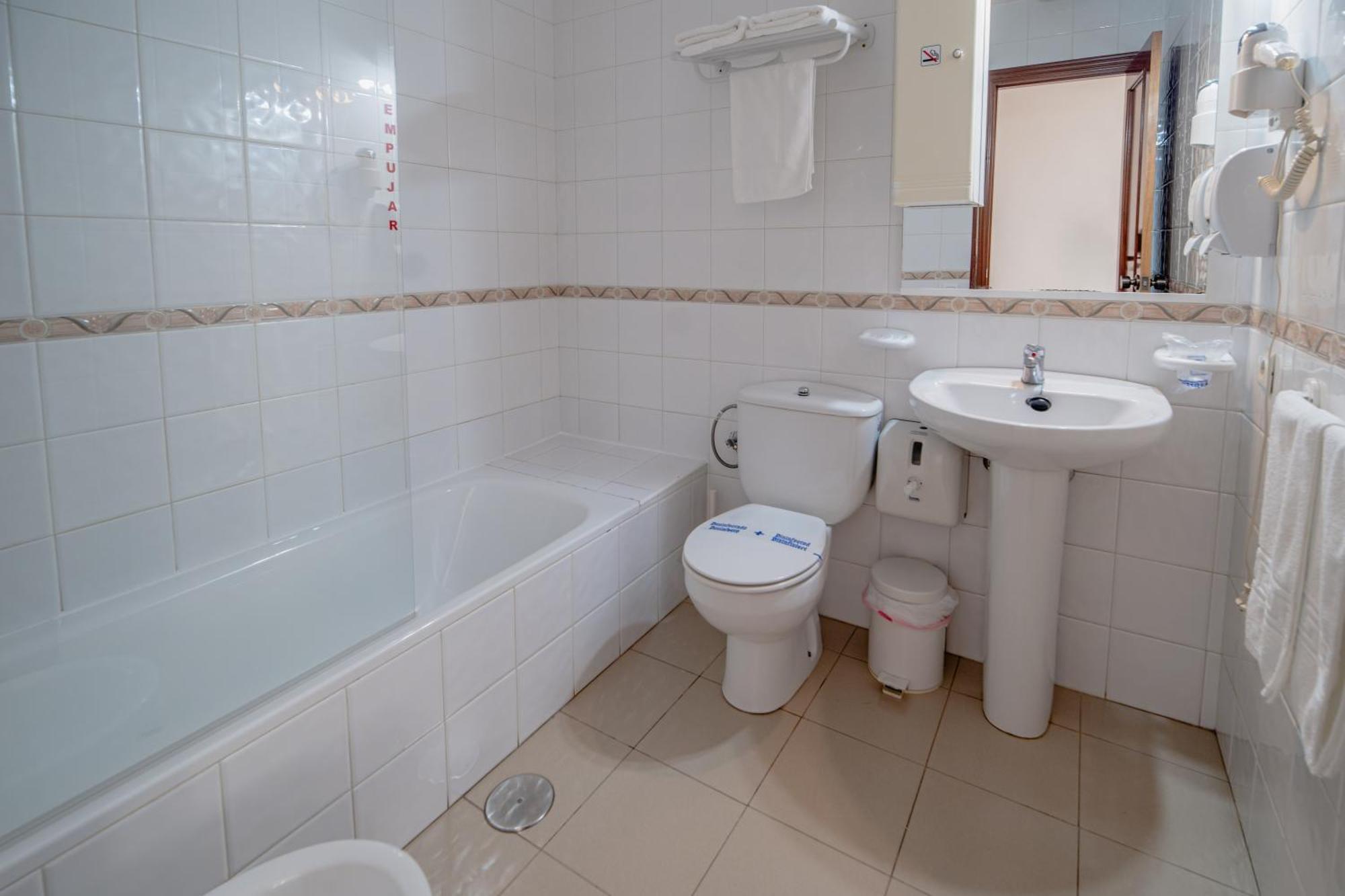 Hotel Chamizo El Arahal Luaran gambar