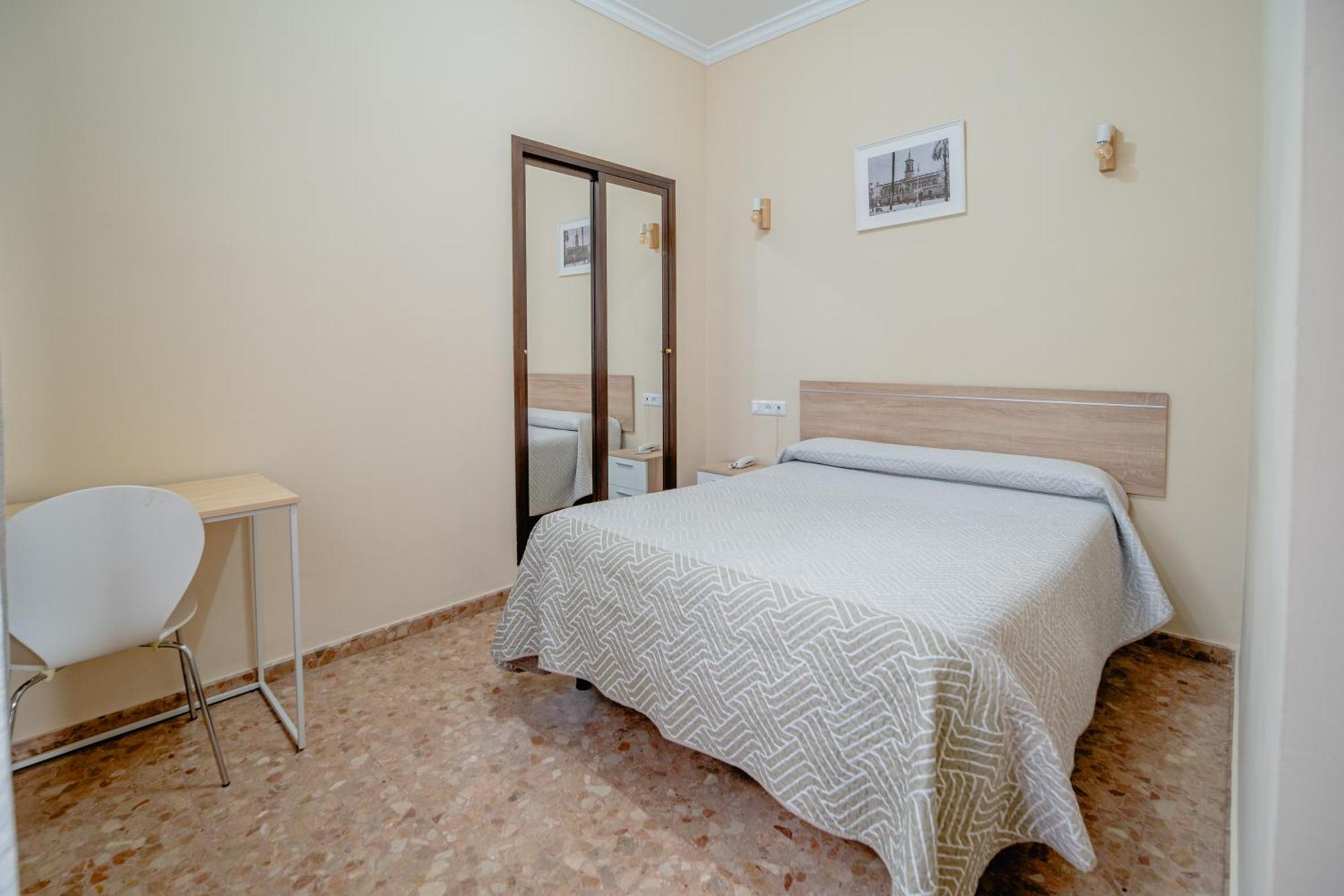 Hotel Chamizo El Arahal Luaran gambar